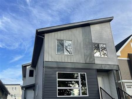 3 bedroom 2.5 bathroom duplex main floor unit near to NAIT | 2 - 11425 101 Street Northwest, Edmonton