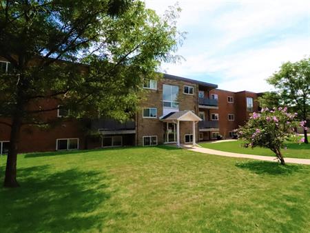 Dunn Suites | 6586 Drummond Road, Niagara Falls