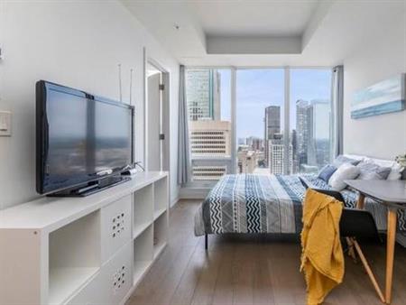 Montreal Furnished Condo Rental – Studio, City Views, Air Conditioning