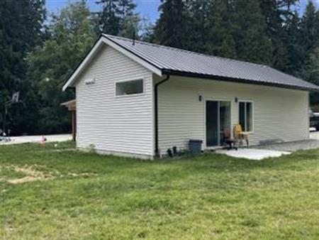 Bright 3 Bedroom House, Upper Gibsons