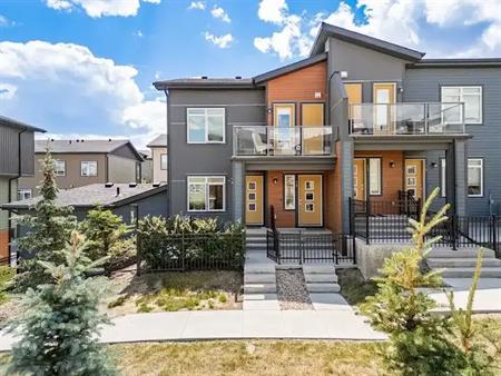 Two bedroom corner townhome with double car garage for rent | Calgary