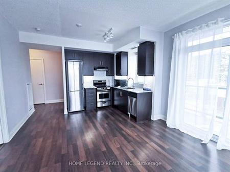 Yonge & Finch Bright +Spacious 2Bdrm Corner Unit Open Concept Kitchen