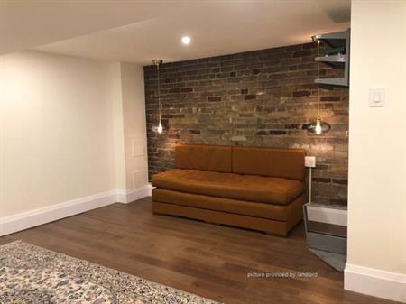 Studio Apartment, Broadview-Withrow