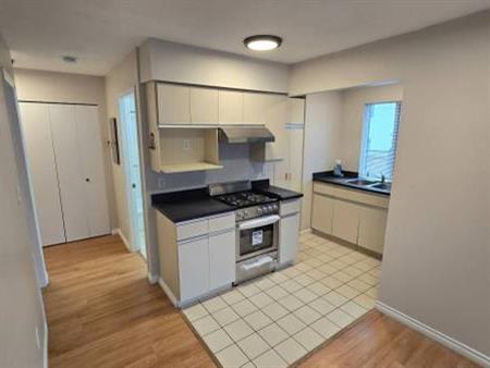 *LOWERED RENT* 1bed 1den 1bath in Marpole! Brand new appliances!