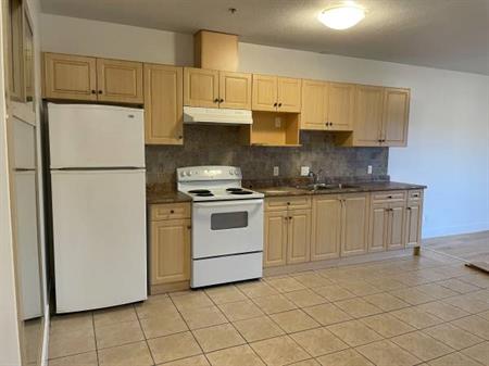 Top Floor, Spacious 2 Bedroom, 2 Bathroom + Den with Balcony!