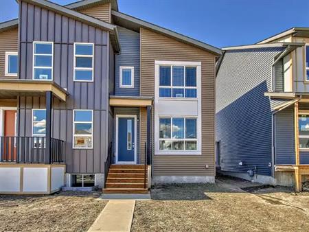 Stylish 3-bedroom Main Floor | Calgary