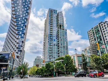 Spacious Yaletown Apartment with Stunning Views