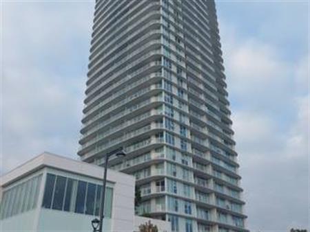 Surrey central 2bed 2bath appartment