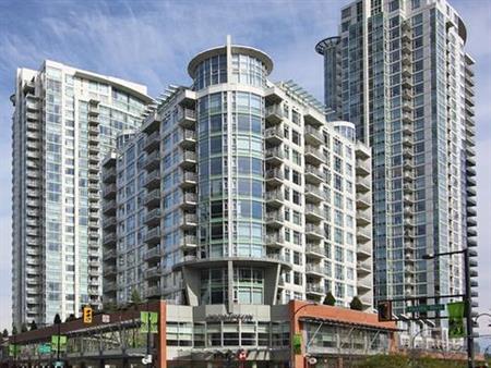 Amazing 2 Bed, 2 Bath, Amazing Views, Balcony, Parking, & More!