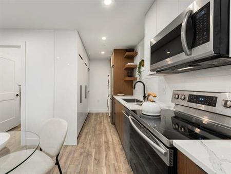 Modern 1 bed/bath legal basement suite in lovely East Van neighborhood