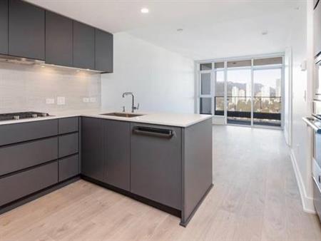 🏠 Available November 1st - 1 Bedroom + Den Condo on 31st Floor – Burq