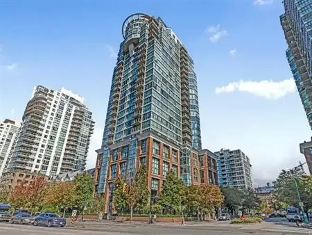 Fantastic 2 Bed/2 Bath Corner Suite Apartment in Convenient Location! | 1088 Quebec Street, Vancouver