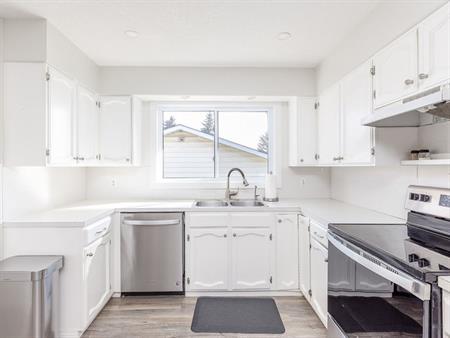 Fully furnished - Immaculate condition great for business trips | 260 Doverthorn Close Southeast, Calgary