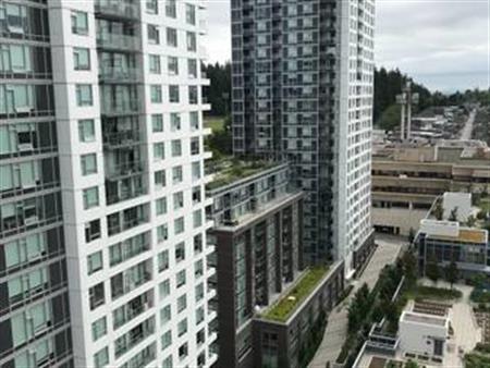 1br + 1 den +  1 Flex room @ Vancouver Wall Centre (Central Park)