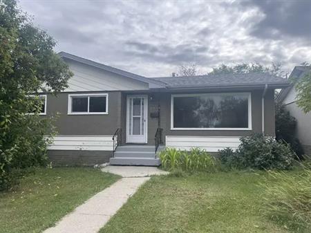 Main Floor, beautiful, clean in quiet area, close to transportation. | 7307 130a Avenue Northwest, Edmonton