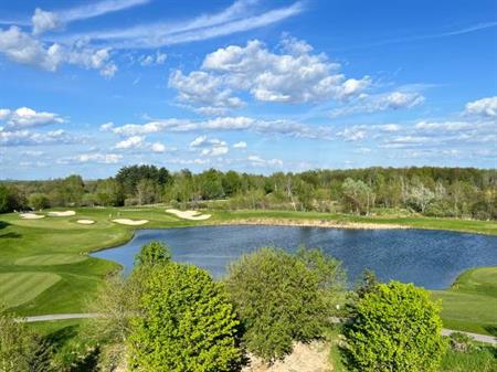 Penthouse Condo at The Marshes Golf Course (Kanata North)