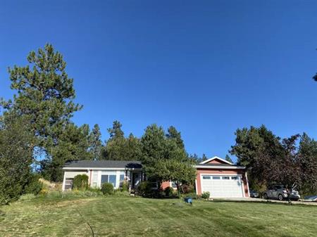 Beautiful, bright home in Southeast Kelowna