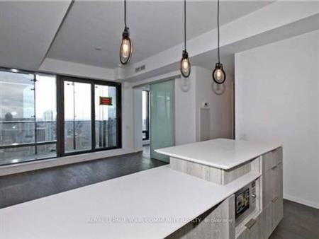 Financial district spacious layout steps to TTC subway station!