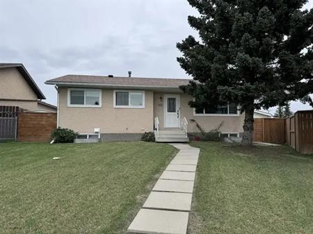 3 Bedroom Main Floor with Garage | 152 Pinecliff Way Northeast, Calgary