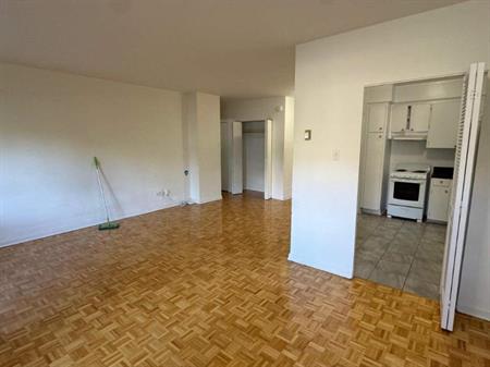 Appartement spacieux situe a Ville St-Laurent