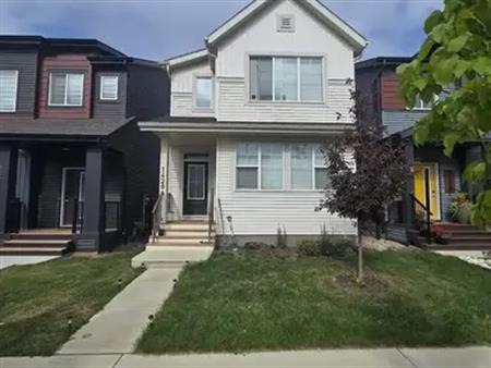 Beautiful 3 Bedroom Home in Paisley | 1420 Podersky Link Southwest, Edmonton