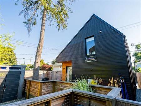 Furnished 2-Bed Laneway house in Vancouver East's Dickens Neighborhood