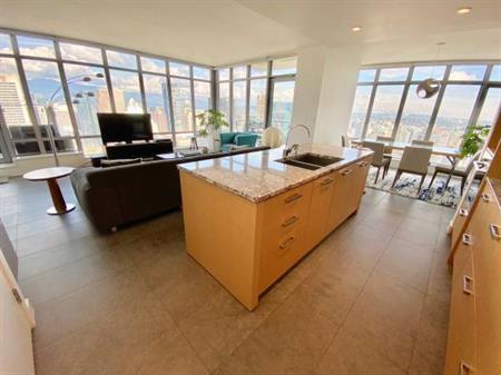 FURNISHED LUXURY*HEARTofDT*SPECTACULAR VIEW*KING/QUEEN+OFFICE+2 DECKS!