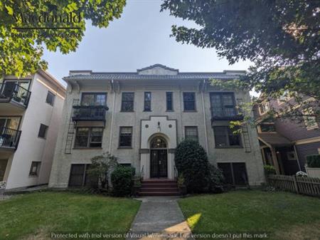 Ground-floor Unit in a Beautiful Heritage Building