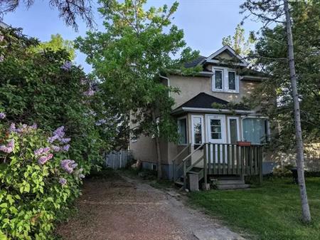 Bright Inner City Home w/ Huge Yard, Double Garage with Workshop & Driveway. | Calgary