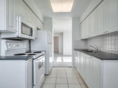 8 HILLCREST AVE. #2115 - SPACIOUS 2BED/2BATH, PARKING, LOCKER, BALCONY