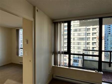 1 Bedroom+ Den in Yaletown area