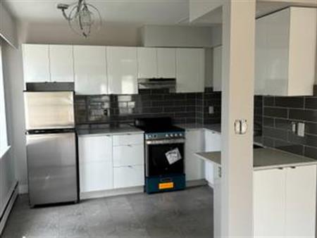 Renovated 10th floor 1 Bedroom next to Sunset Beach