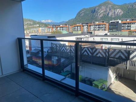 OCT 1 - NEW 1 Bed + Den + balcony - 654sqft - with mountain views!