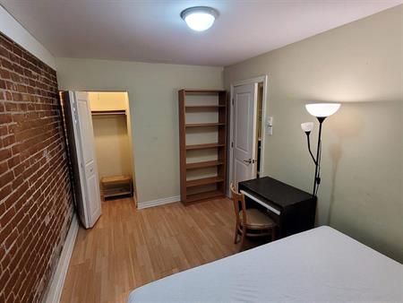 1 CH - 1 SDB - Montréal - $880 /mo