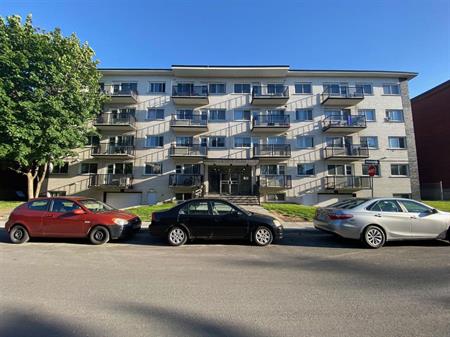 One-Bedroom (3.5) Large - 2925 Rue Louis-Paré, Lachine