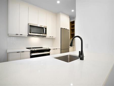 #12, 1 Bed, 1 Bath - 2112 Claremont, Westmount