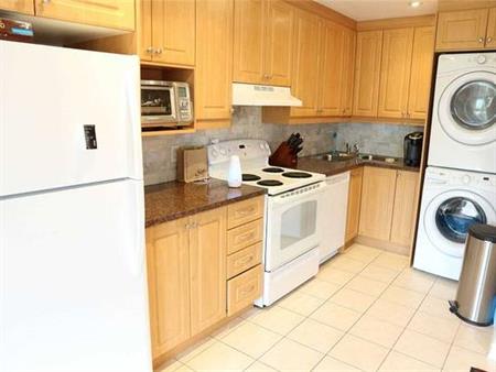 MUST SEE OVER 700 SQ FT 1 BED ON SUBWAY LINE PARKING ICNLD