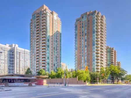 3600 / 3br - Beautiful 3-bedroom condo with great view and subway acce