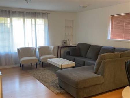 1650 Fully furnished 1 bedroom suite Oct 1st