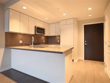 2bdrm 2 bathroom 800sq ft condo