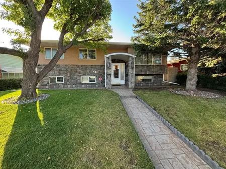 Fully renovated home in 2008 | 1239 Hunterquay Hill Northwest, Calgary