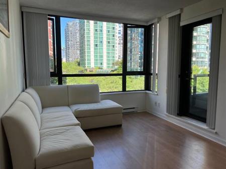 One bedroom + den (Fully furnished)in Yaletown