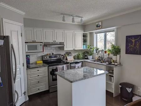 Beautiful and Convenient 2 Bed 2.5 Bath 2 Parking Beltline Townhouse | 1503 11 Street SW, Calgary