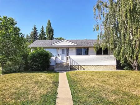 Grovenor 3 Bedroom + Den Family House | 14520 106A Avenue Northwest, Edmonton