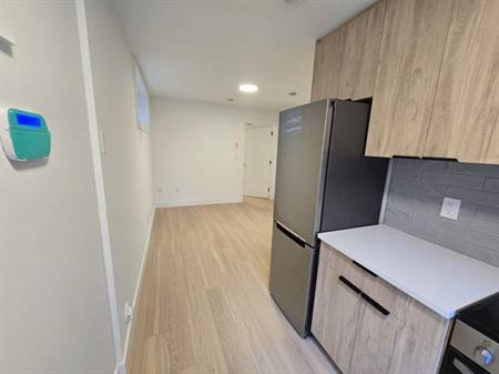 2 BEDROOM, 2 BATH SUITE VANCOUVER COLLINGWOOD