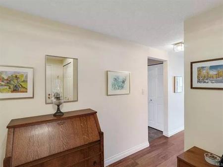 Best location in Victoria! 2 bed 2 bath condo in Fairfield.