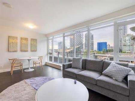 1 Bedroom Condo (fully furnished) Den & Balcony- Yaletown / Downtown