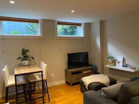 Bright, Cozy Suite in Kitsilano