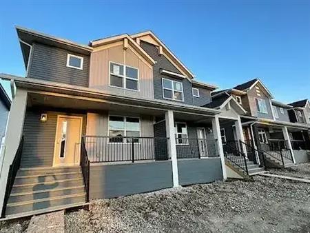 Duplex Unit available for rent in Pine Creek next to golf course | Calgary