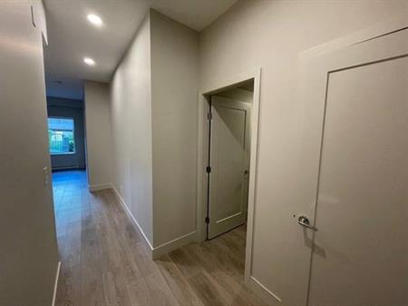 Modern 3BR/2BA/In suite laundry/Private Patio/Quartz counters/No pets